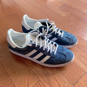 Blue and white gazelles 11.5